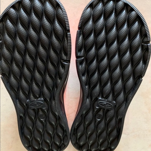 NWOT Athletics Flip Flops - Picture 3 of 4